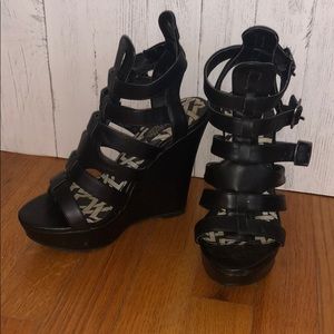 Black strappy wedges